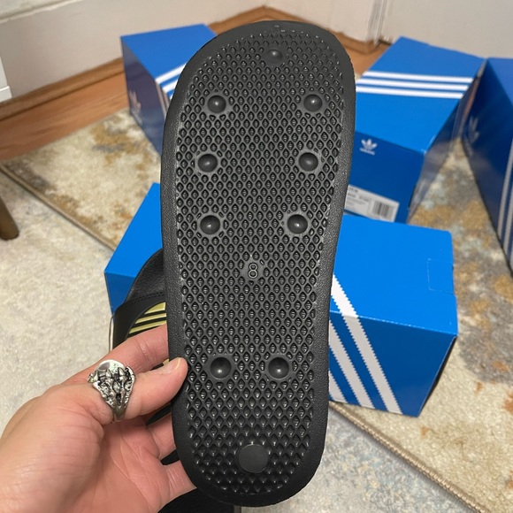 NIB Men Sz 8/Women Sz 9 (Euro Sz 42) Adidas Adilette Lite Slides In Black/Gold - Picture 12 of 13